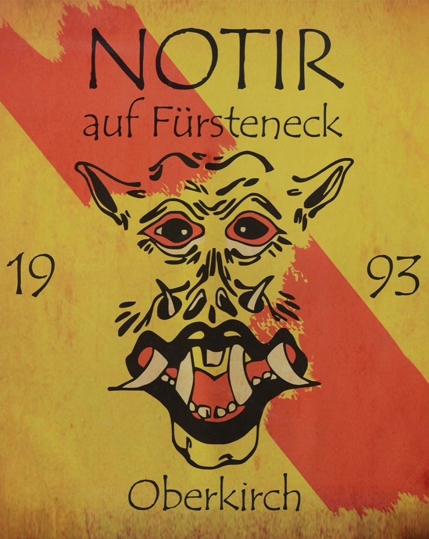 Notir in vollem Häs bei einem Umzug